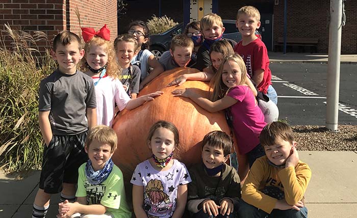 group of 16 students smiling